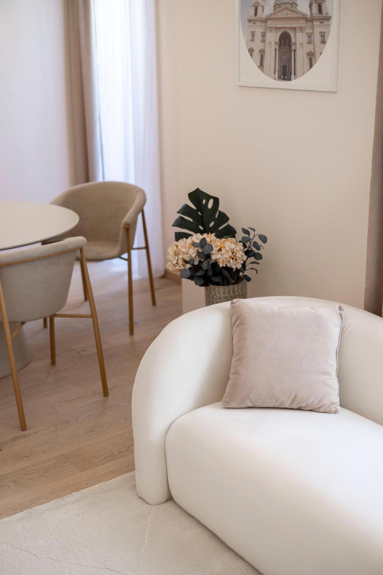 Luxurious W/ A Stunning View To The Basilica Apartment